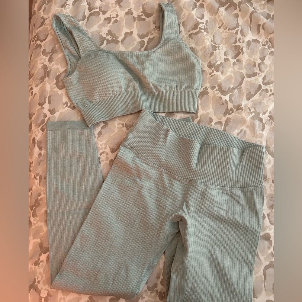 RIBBED WORKOUT SET